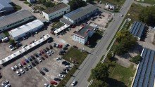 Luftbild Dienstleistungszentrum rund ums Automobil