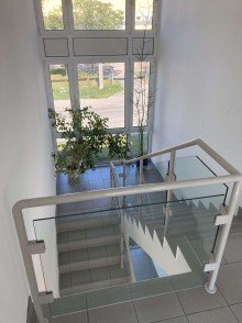 Treppenhaus Dienstleistungszentrum rund ums Automobil